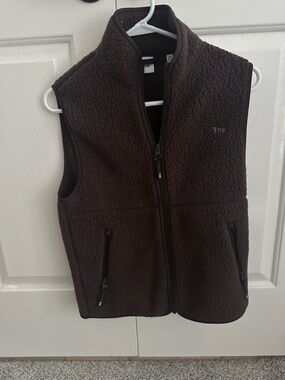 Artizia TNA Polar Sherpa Fleece Vest in Dark Brown